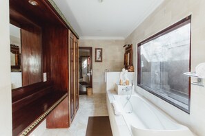Bathroom - Kishi-Kishi ArtVilla (Blahbatuh)