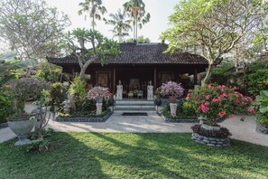 Courtyard - Kishi-Kishi ArtVilla (Blahbatuh)