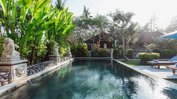 Hồ bơi ngoài trời 