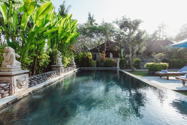 Outdoor pool - Kishi-Kishi ArtVilla (Blahbatuh)