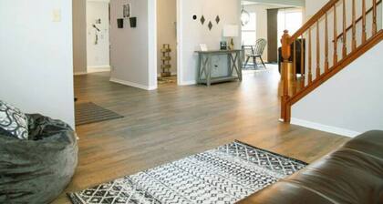 5 minutes to Grand Park/Carmel/King Beds/Office