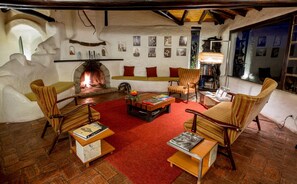 Fireplace - Sierra Alisos hotel de campo (Tambillo)