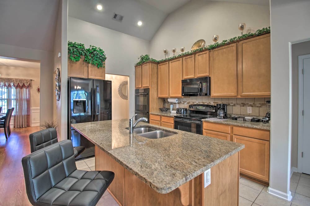 Screened Patio: Rincon Home, 18 Mi to Savannah! - Springfield, GA