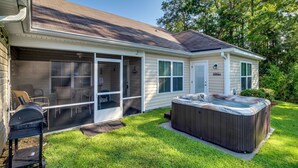A house with a screened porch, a hot tub, and a grill. - Screened Patio: Rincon Home, 18 Mi to Savannah! (Rincon)