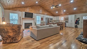 House (3 Bedrooms) | Interior