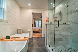 Interior - Painted Skies Upscale Getaway By Lake Burton! (Tiger)
