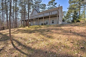 House (3 Bedrooms) | Interior - Family-friendly Lake Lanier Escape on 2 + Acres! (Gainesville)
