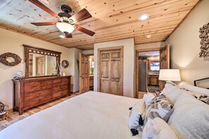 House (3 Bedrooms) | 3 bedrooms, iron/ironing board, free cribs/infant beds, bed sheets - Stunning Blue Ridge Retreat w/ River Access! (Blue Ridge)