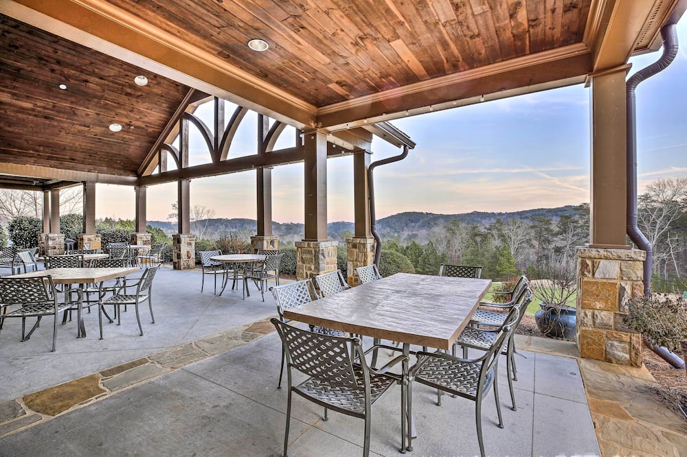 1/2 Mi to Marina: Lake Arrowhead Condo!