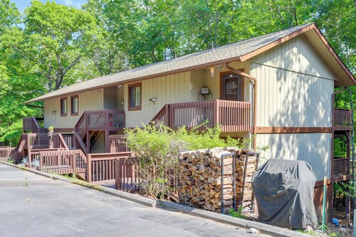 1/2 Mi to Marina: Lake Arrowhead Condo!