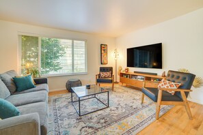 House (2 Bedrooms) | Interior - Hot Tub, 5 Mi to Lumen Field! Newly Updated Home (Seattle)