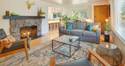 Seattle Vacation Home w/ Hot Tub: 5 Mi to Downtown