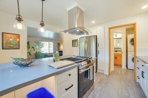 House (2 Bedrooms) | Interior - Seattle Vacation Home w/ Hot Tub: 5 Mi to Downtown (Seattle)