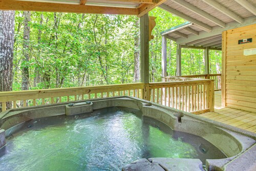Pet-friendly Ellijay Escape w/ Yard & Grill!