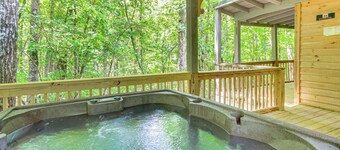 Pet-friendly Ellijay Escape w/ Yard & Grill!