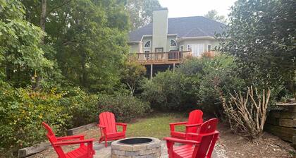 Pool & Dock: Luxe Lake House on Deep Water Cove!