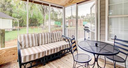 Peaceful Savannah Home - 11 Mi to Beaches!