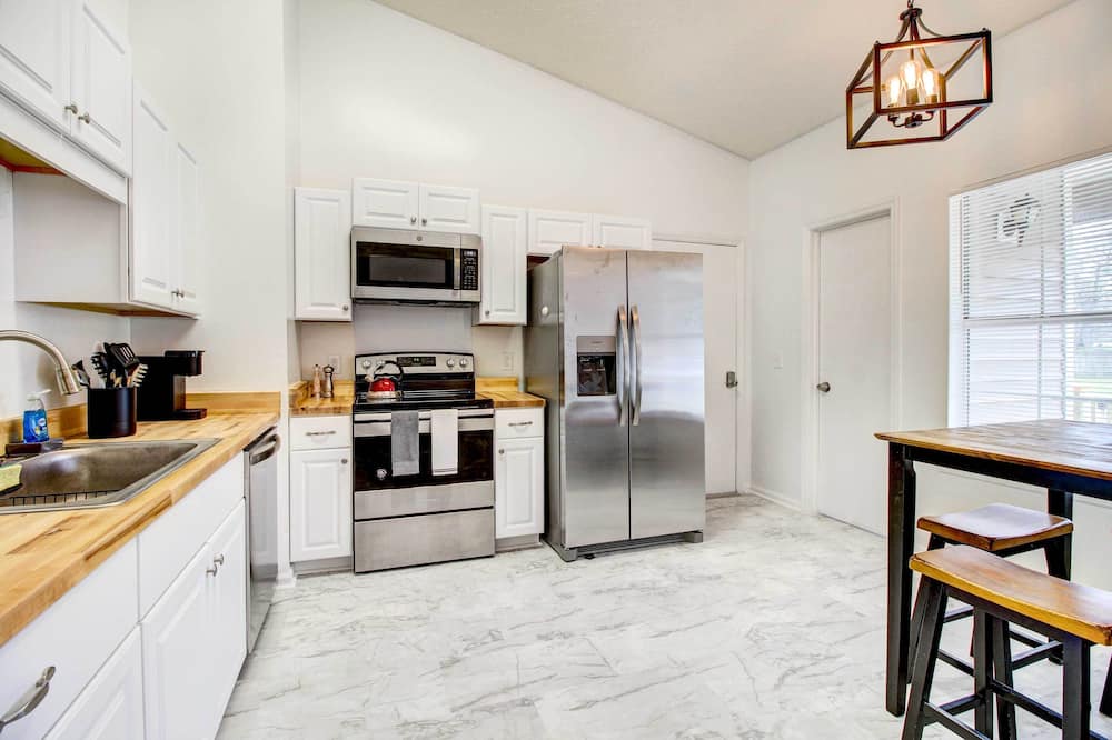 Peaceful Savannah Home - 11 Mi to Beaches! - Thunderbolt, GA