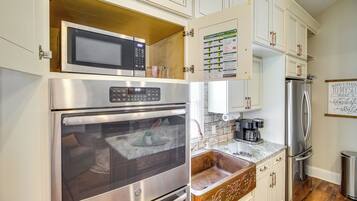 Apartment (0 Bedroom) | Interior