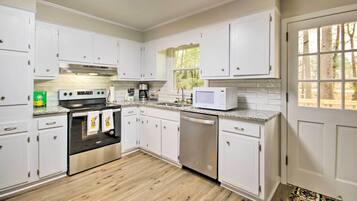 Microwave, oven, stovetop, dishwasher