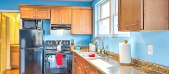 Lakefront Retreat With Private Docks & Gazebo!