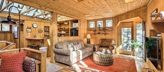 < 1 Mi to Heavenly Lifts: Tahoe Area Townhome!