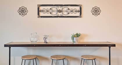 Sunny Tucson Abode w/ Fire Pit 9 Mi to U of A