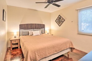 Interior - Sunny Tucson Abode w/ Fire Pit 9 Mi to U of A (Tucson)