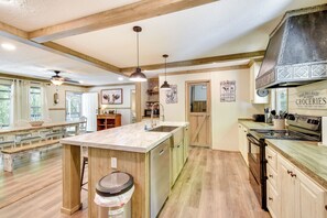 المنشأة من الداخل