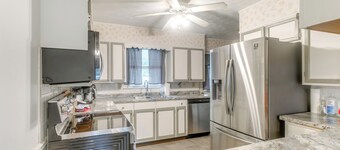 Cozy Waycross House w/ Yard & Screened Patio!