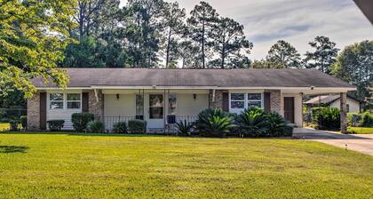 Cozy Waycross House w/ Yard & Screened Patio!