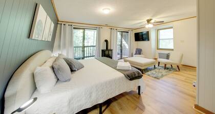 Pet-friendly Ellijay Cabin in the Woods on 1 Acre!