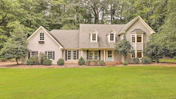 House (4 Bedrooms) | Front of property