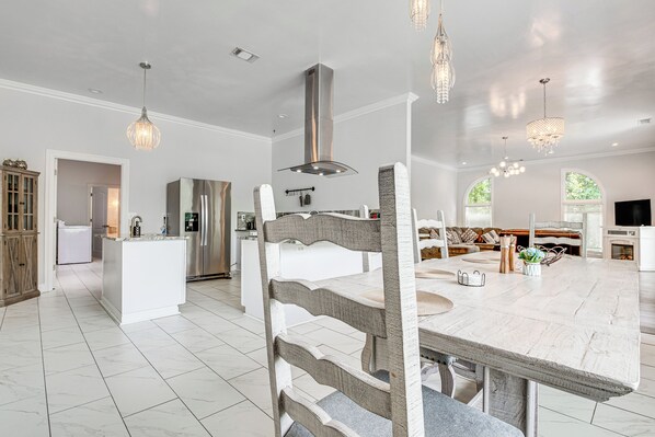 House (3 Bedrooms) | Interior