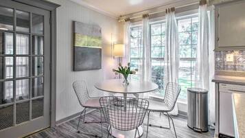 Cottage (2 Bedrooms) | Interior