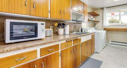 Scandi Boho Seattle Apartment, Walk to Waterfront!