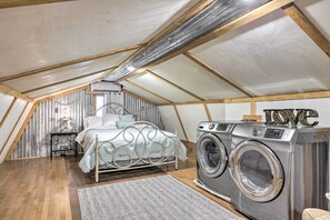 1 bedroom, laptop workspace, iron/ironing board, bed sheets - Georgia Farm Vacation Rental Cabin ~ 12 Mi to Rome (Aragon)