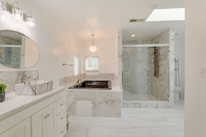 Huis (4 Bedrooms) | Badkamer | Een douche
