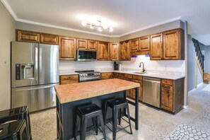 House (2 Bedrooms) | Interior - Stunning Valdosta A-frame Home With Private Pool! (Valdosta)