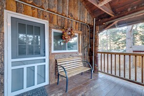 House (3 Bedrooms) | Interior - Rustic Log Cabin w/ Studio ~ 5 Mi to Pikes Peak! (Green Mountain Falls)