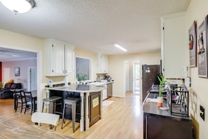 House (4 Bedrooms) | Interior - 12 Mi to UGA Campus: Spacious Group Getaway! (Watkinsville)