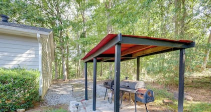 12 Mi to UGA Campus: Spacious Group Getaway!