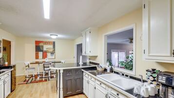 House (4 Bedrooms) | Interior