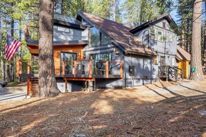 Interior - 1 Mi to Heavenly Ski Resort: Retreat w/ Hot Tub (South Lake Tahoe)