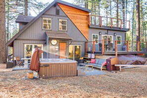 Front of property - 1 Mi to Heavenly Ski Resort: Retreat w/ Hot Tub (South Lake Tahoe)