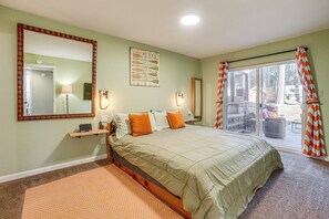 Interior - 1 Mi to Heavenly Ski Resort: Retreat w/ Hot Tub (South Lake Tahoe)