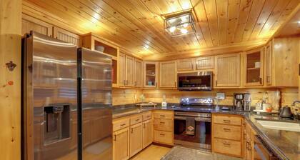 Blue Ridge Cabin w/ Hot Tub & Private Lake!