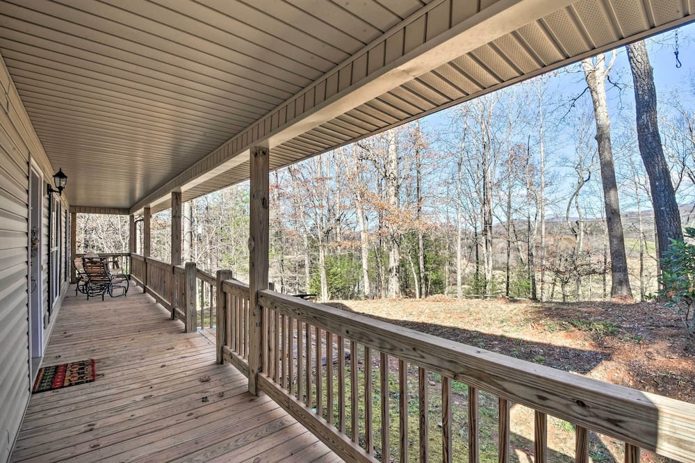 Blairsville Home w/ Deck & Stunning Mountain Views - Blood Mountain, GA