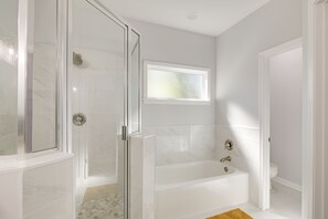 House (3 Bedrooms) | Bathroom - Sunny Memphis Home ~ 2 Mi to Beale Street! (Memphis)