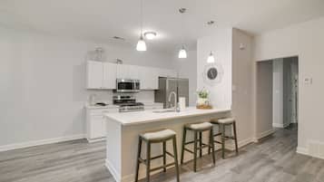 House (3 Bedrooms) | Private kitchen | Paper towels